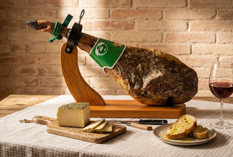 Ibérico ham - Cebo de Campo (100%, 75% or 50% Ibérico breed) (8 - 8.5 kg)